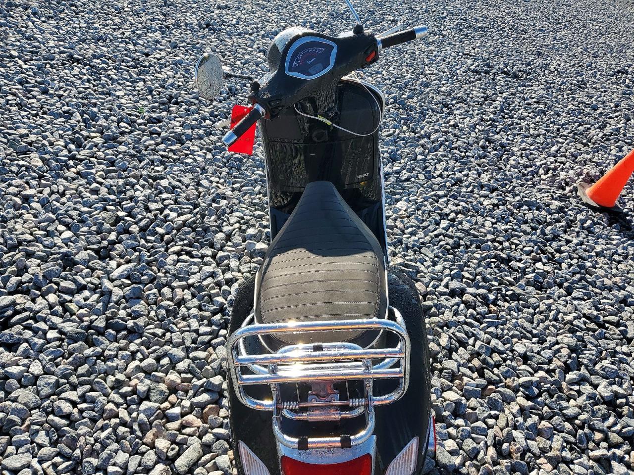 2022 Vespa GTS RST / SEI Giorni
