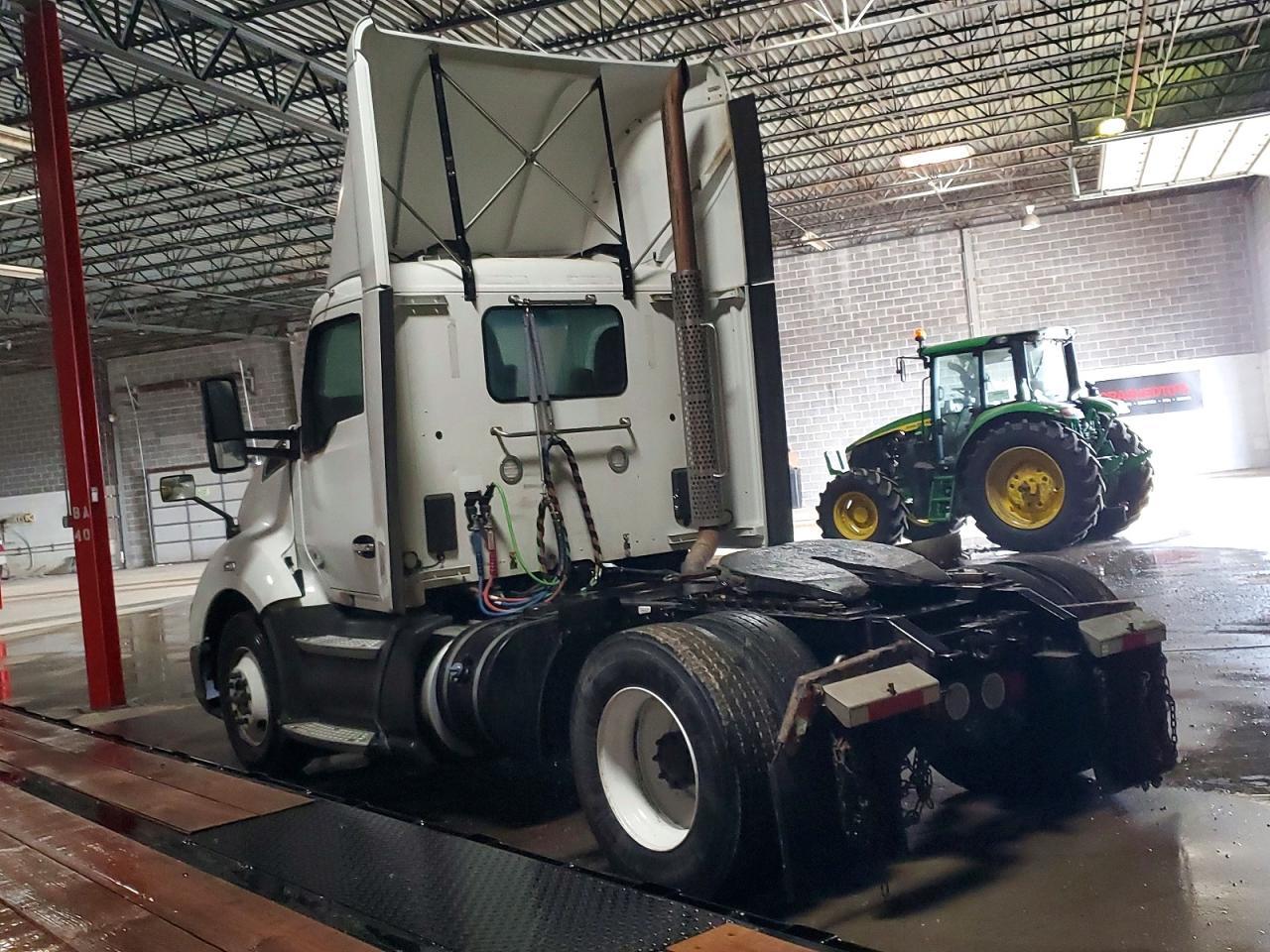 2018 Kenworth T680 Semi Truck