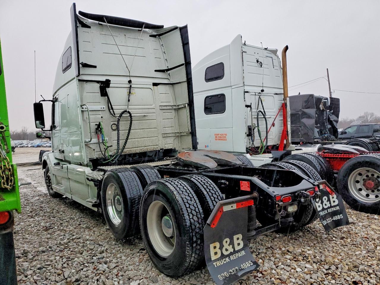 2018 Volvo VNL Semi Truck