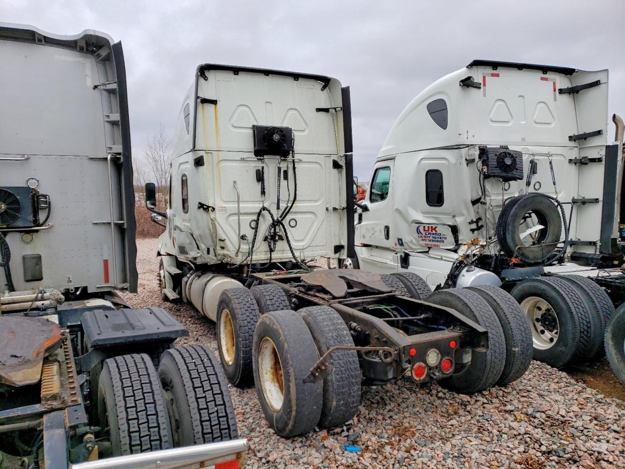 2020 Freigliner 2020 Freightliner Cascadia 126 Semi Truck
