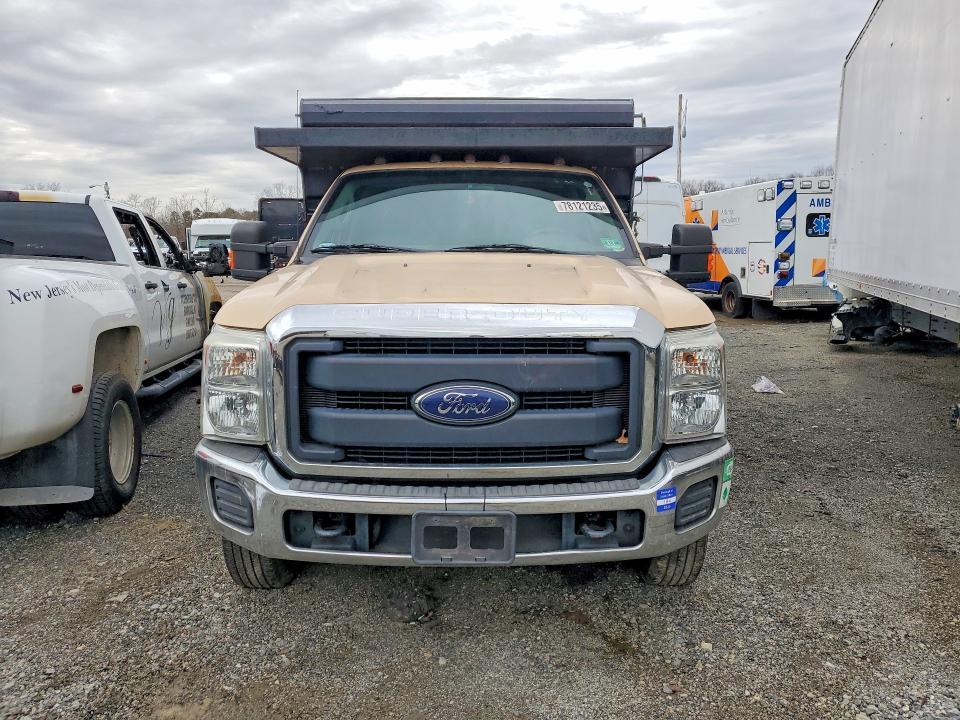 2016 Ford F350 Super Duty Flatbed Truck