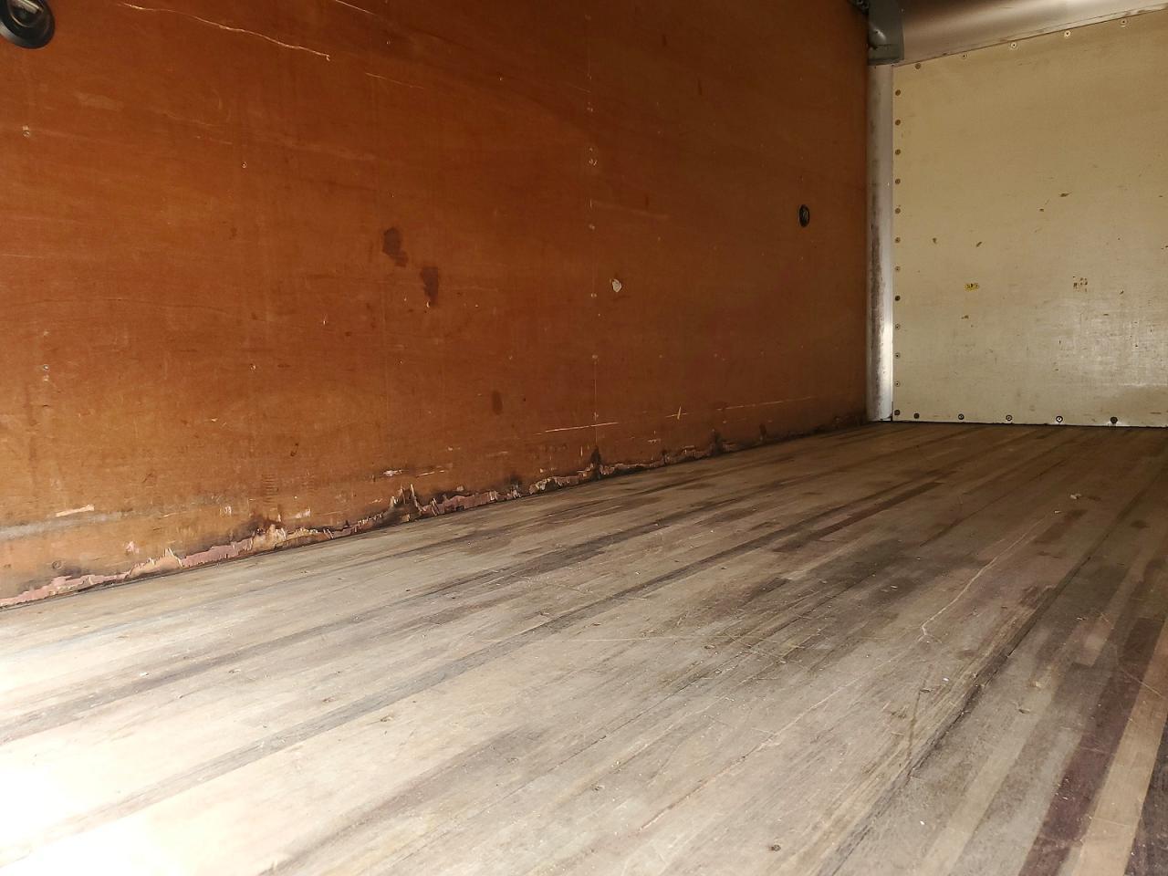 2015 Isuzu NPR HD BOX Truck