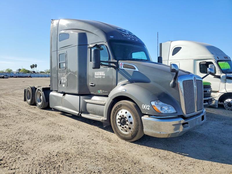 2020 Kenworth T680 Semi Truck