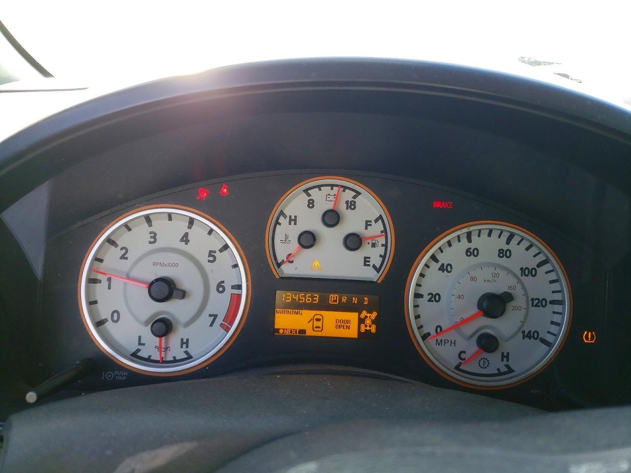 2011 Nissan Titan SV