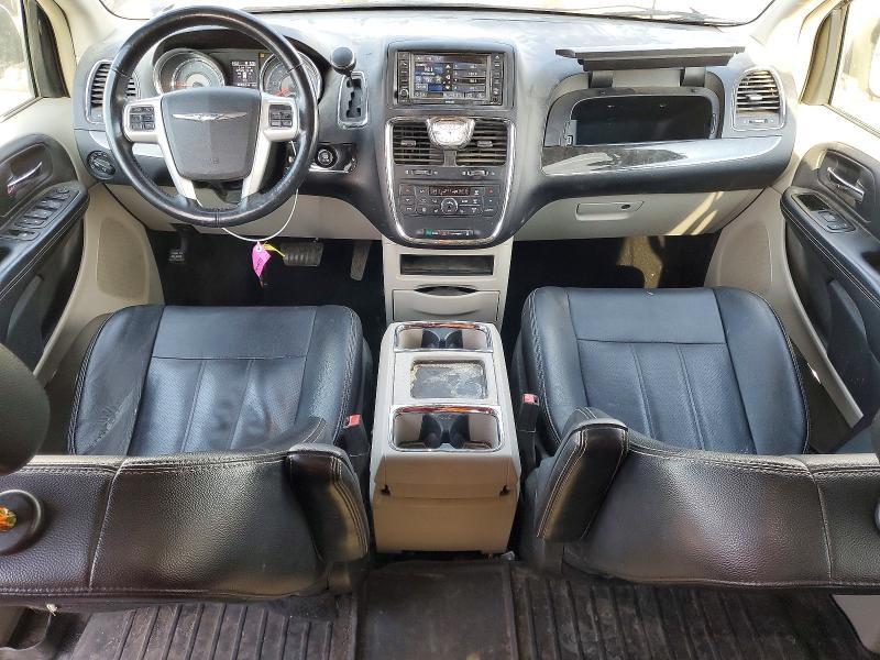 2015 Chrysler Town & Country Touring l