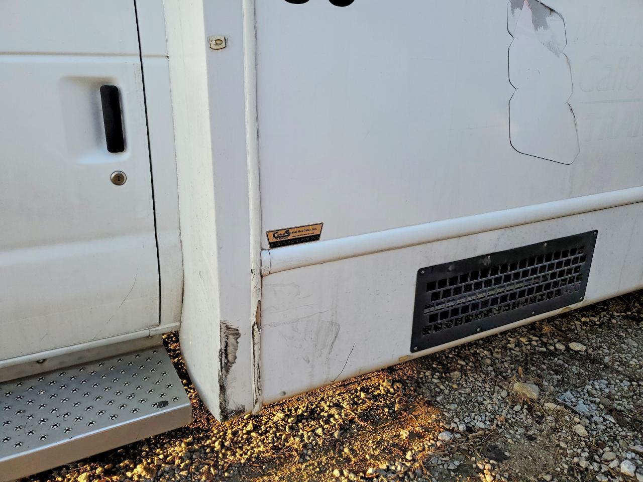 2016 Ford Econoline E350 Super Duty Cutaway Van