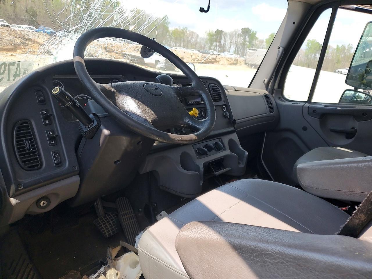 2019 Freigliner 2019 Freightliner Business Class M2 BOX Truck