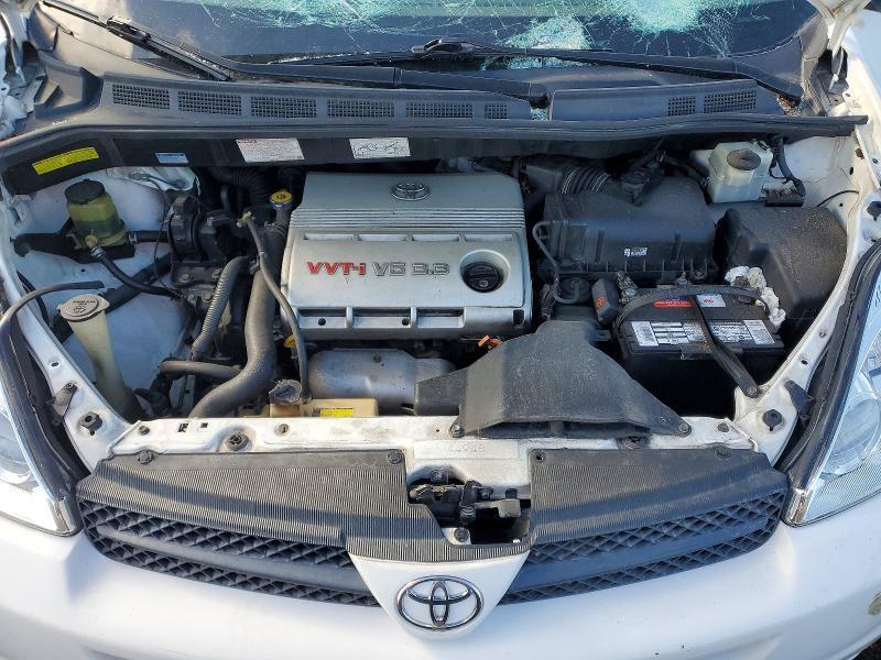 2004 Toyota Sienna le 8 Passenger