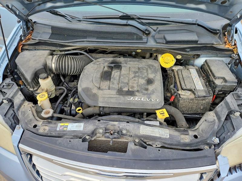 2013 Chrysler Town & Country Touring l