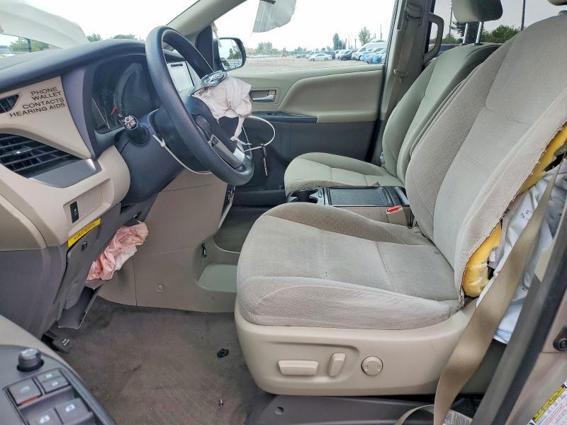 2016 Toyota Sienna le 8-passenger
