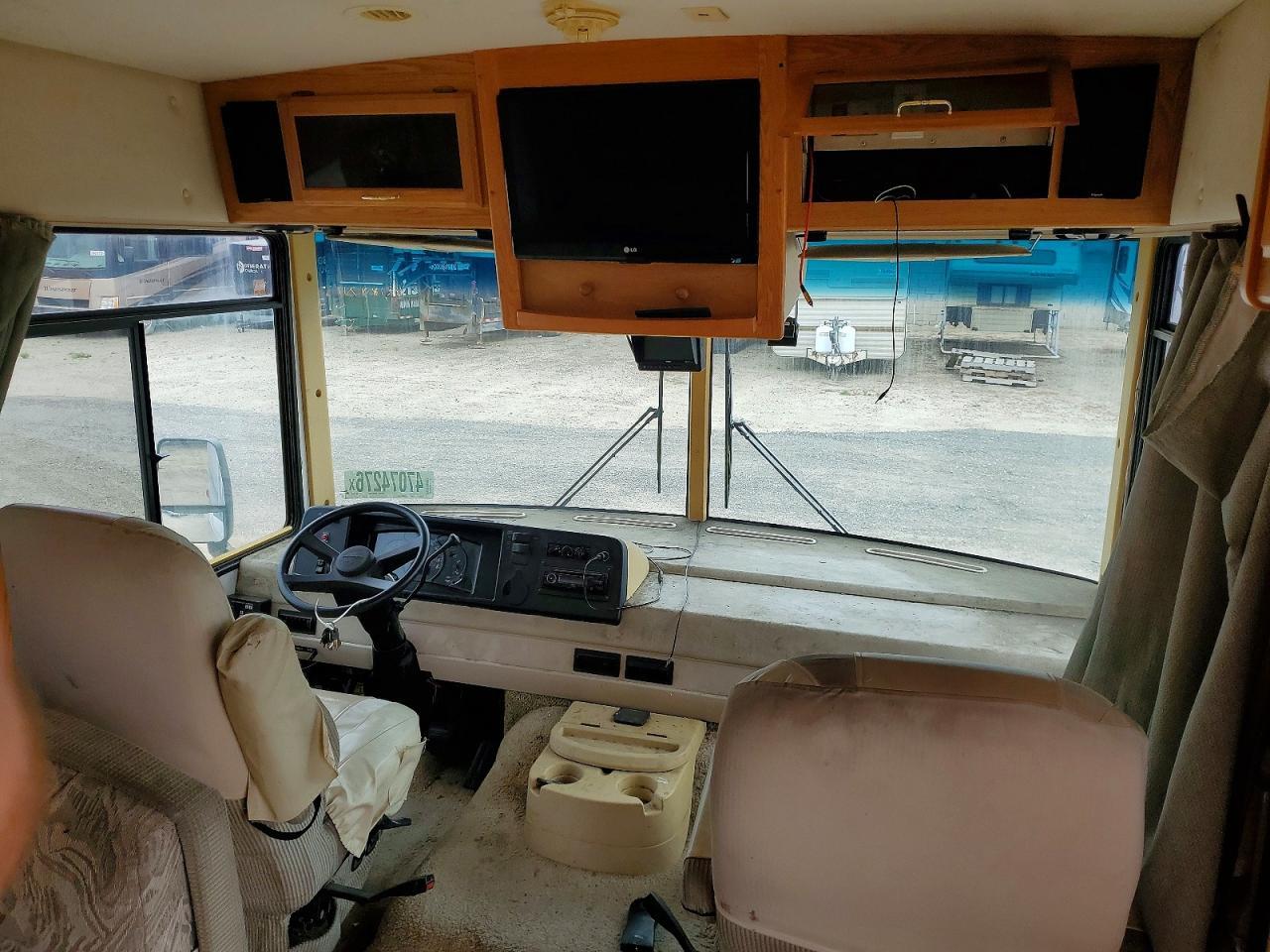 2004 Winnebago Motorhome