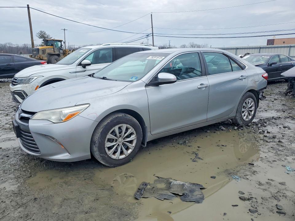 2016 Toyota Camry le
