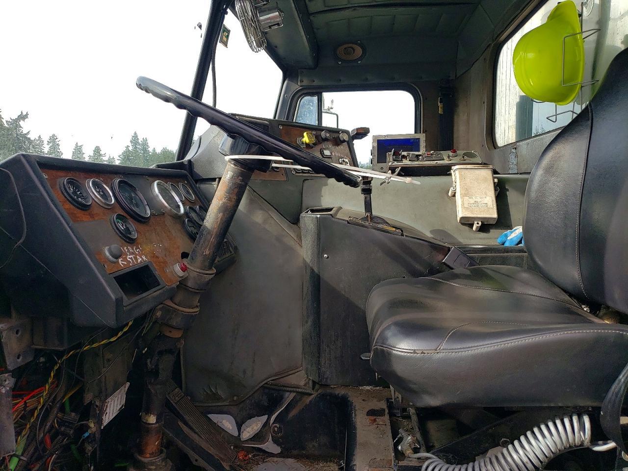 1998 Peterbilt 320