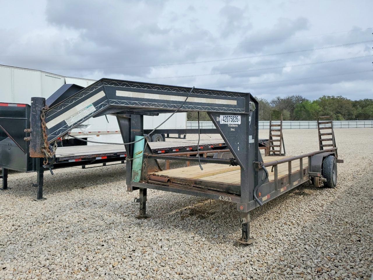 2010 Lamar Trailers Trailer
