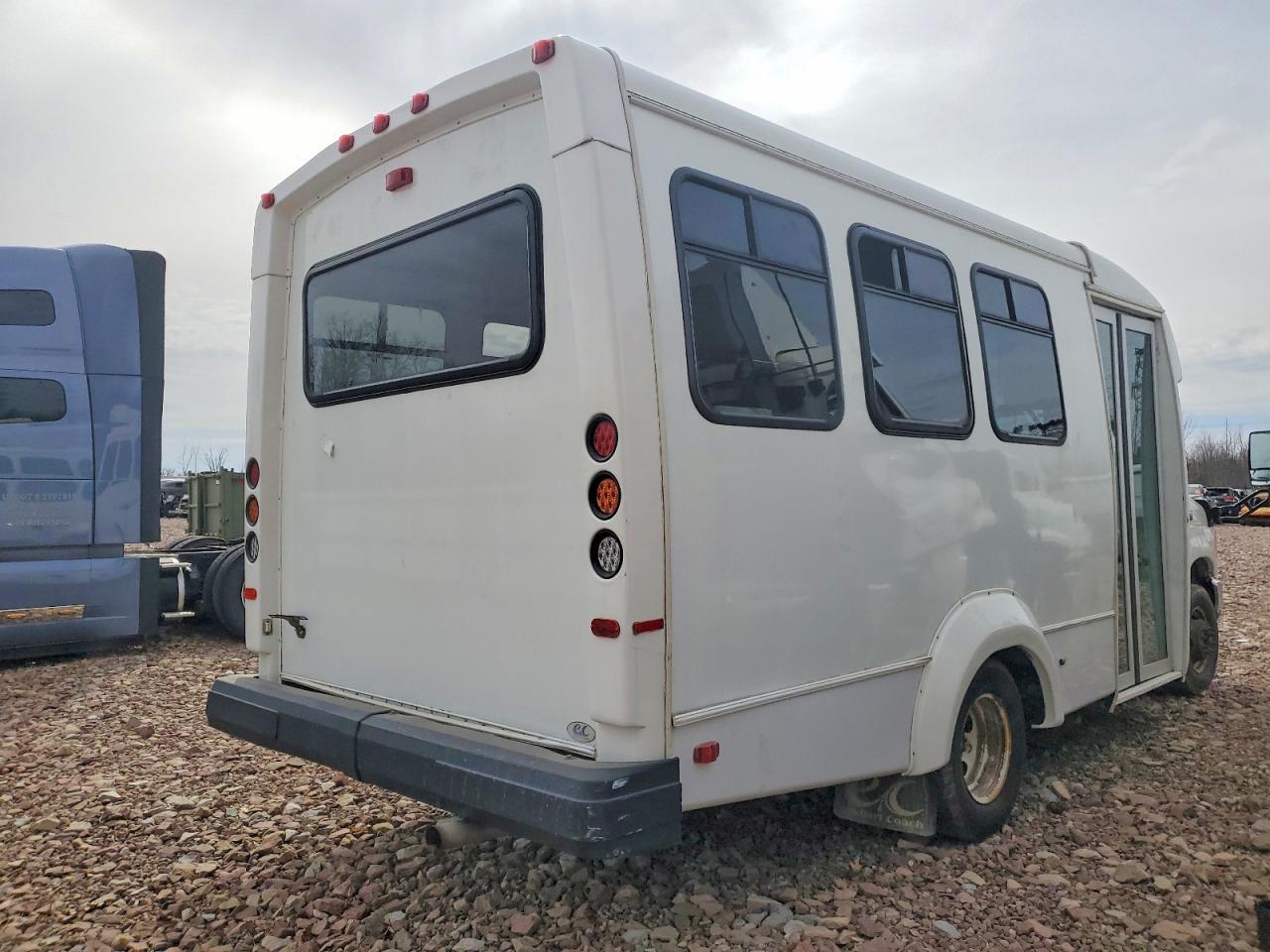 2018 Ford Econoline E350 Super Duty Cutaway Van