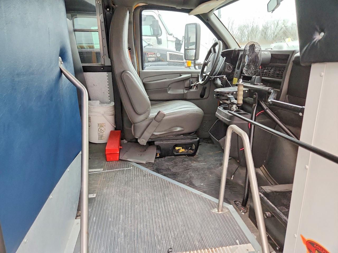 2014 Chevrolet Express G4-Shuttle Bus