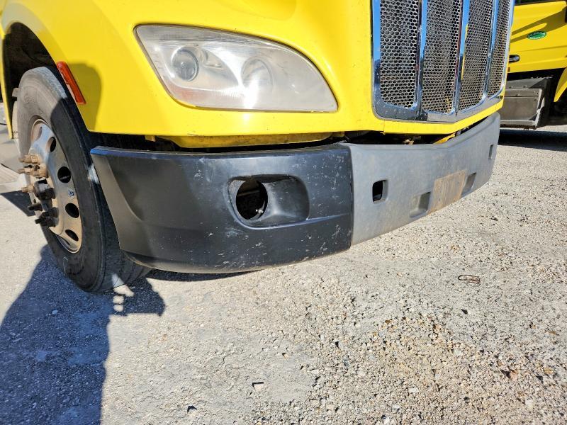 2017 Peterbilt 579 Semi Truck