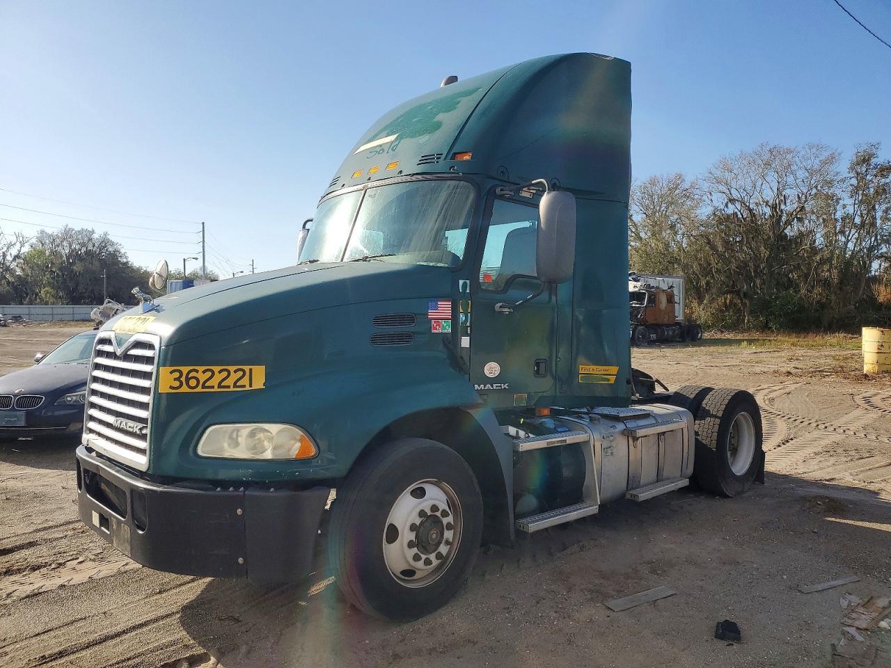 2017 Mack CX612 Semi Truck