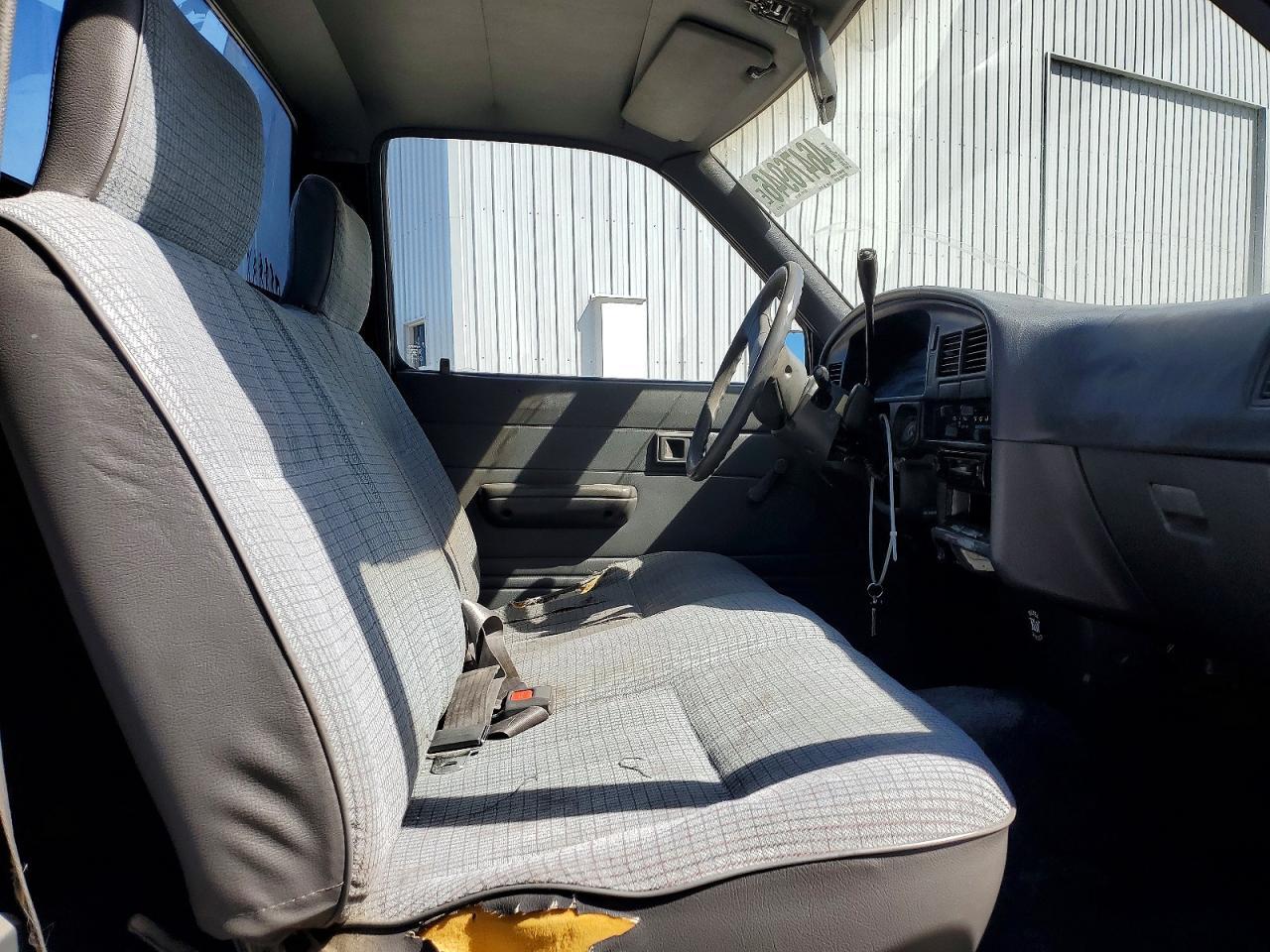 1990 Toyota Pickup Deluxe