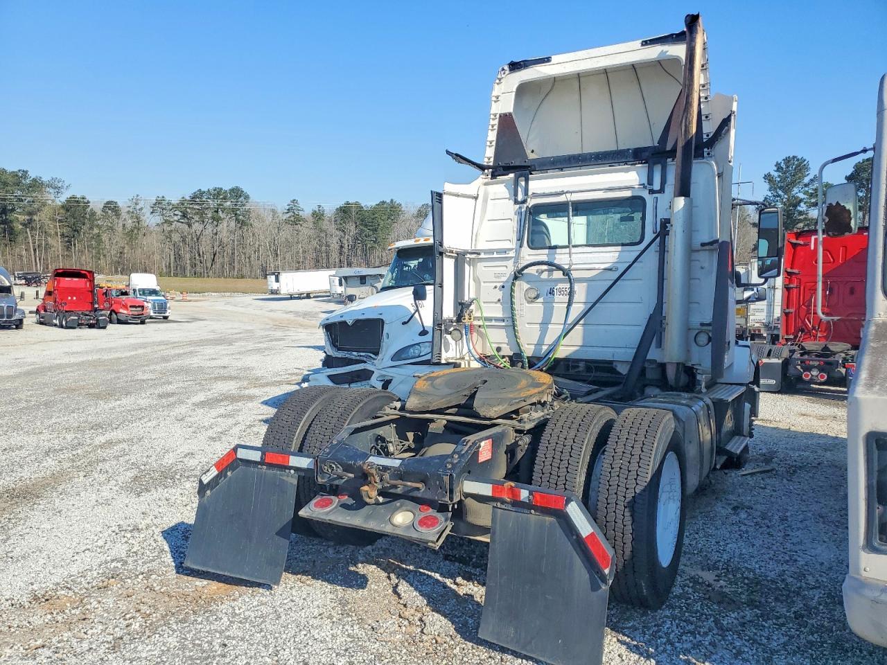 2015 Volvo VNL Semi Truck