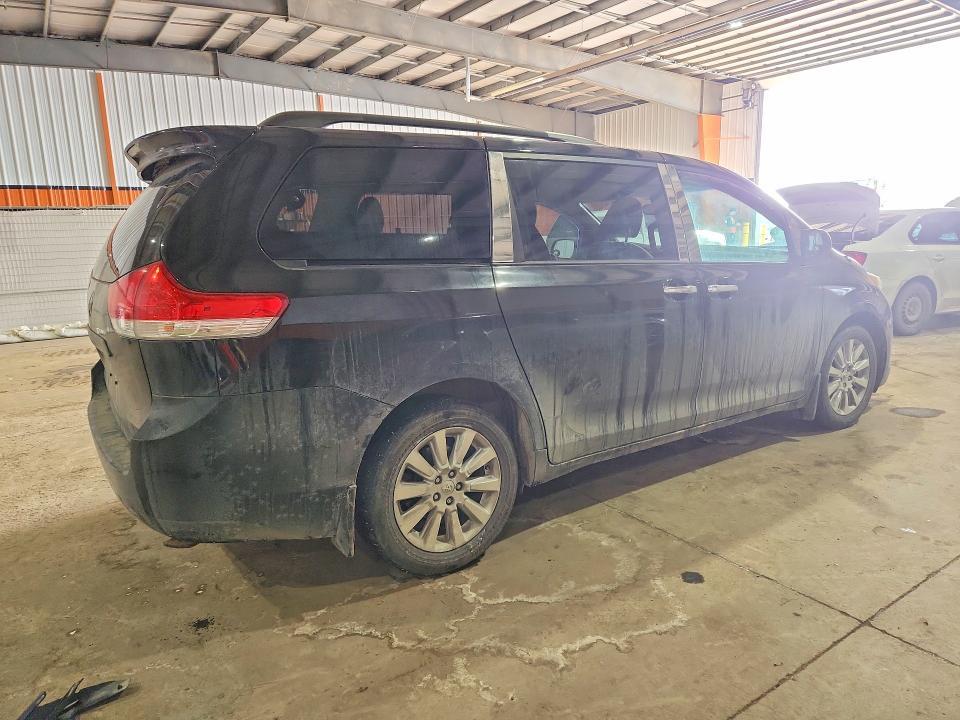 2013 Toyota Sienna le 7-passenger
