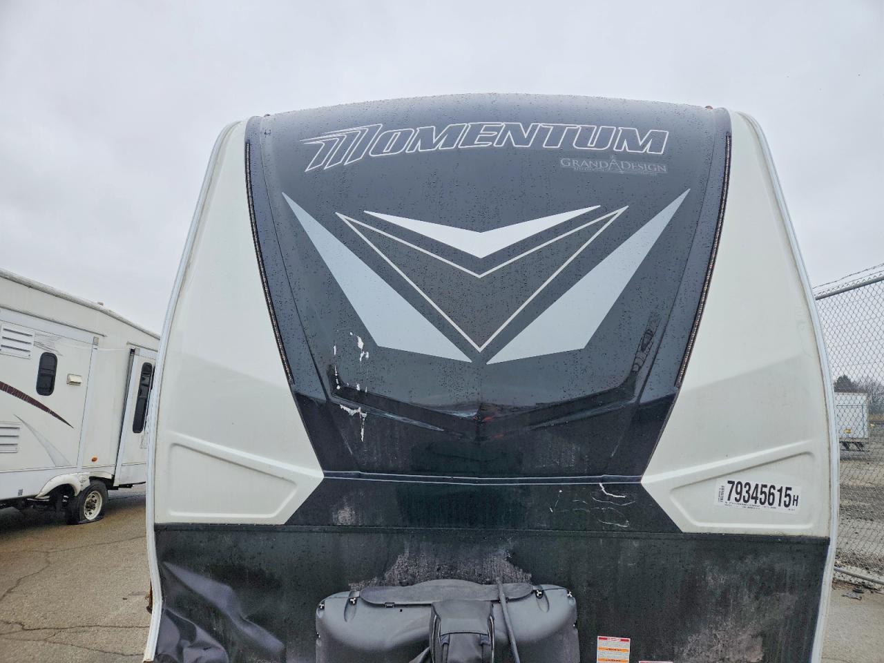 2022 Grand Desi GN Momentum Camper