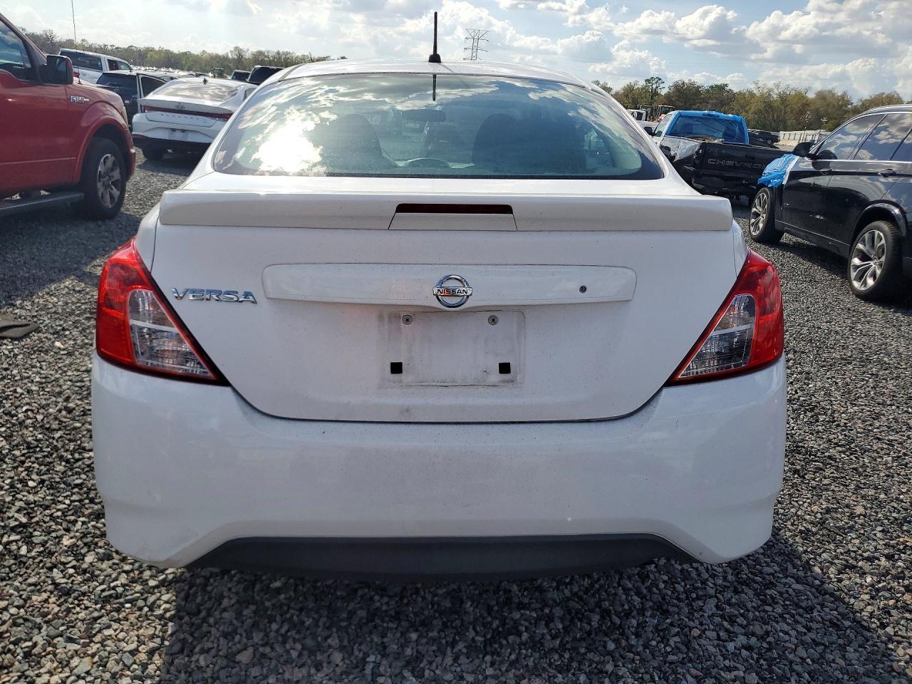2018 Nissan Versa s Plus