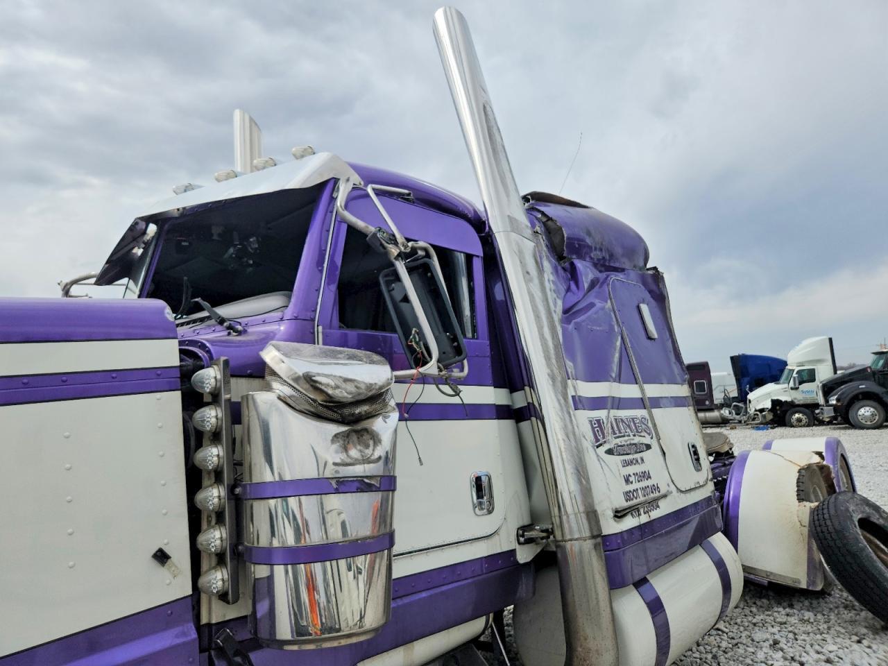 2017 Peterbilt 389 Semi Truck