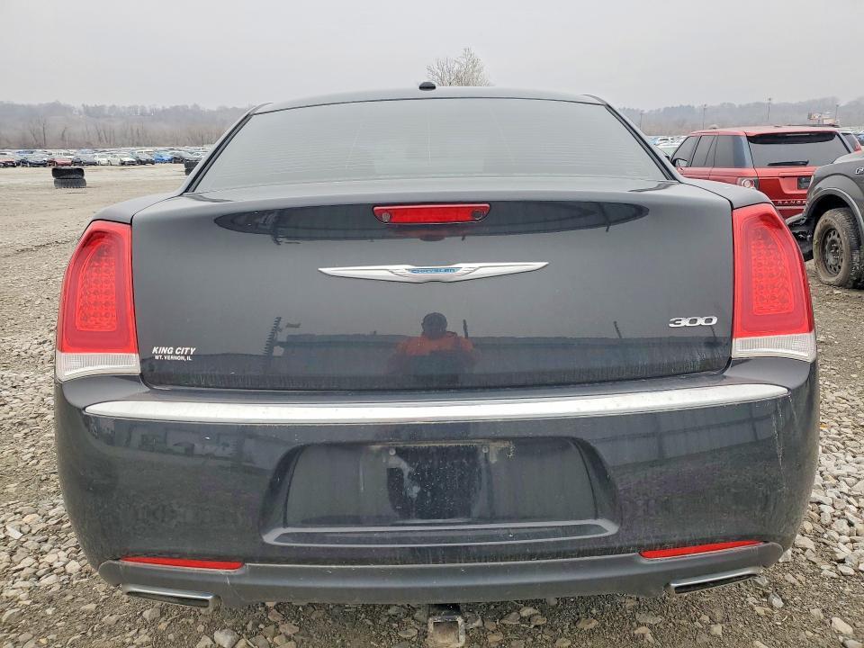 2016 Chrysler 300 Limited