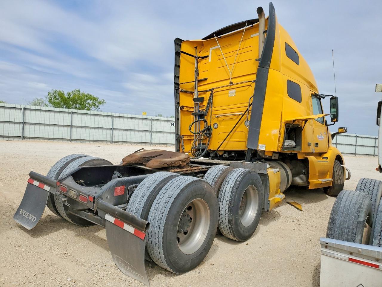 2020 Volv O VNL Semi Truck