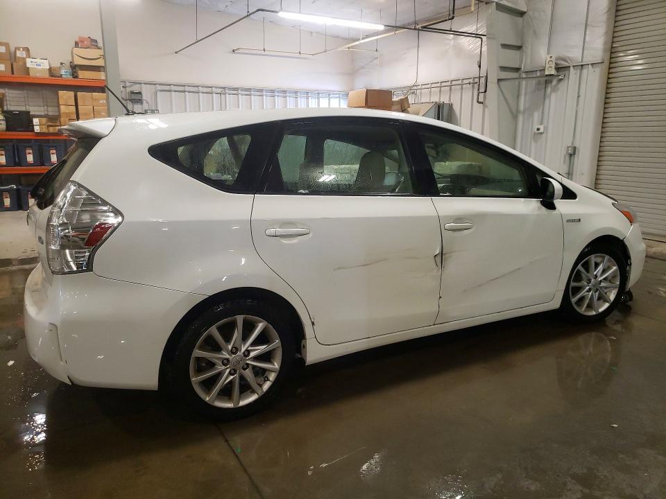 2013 Toyota Prius v Five