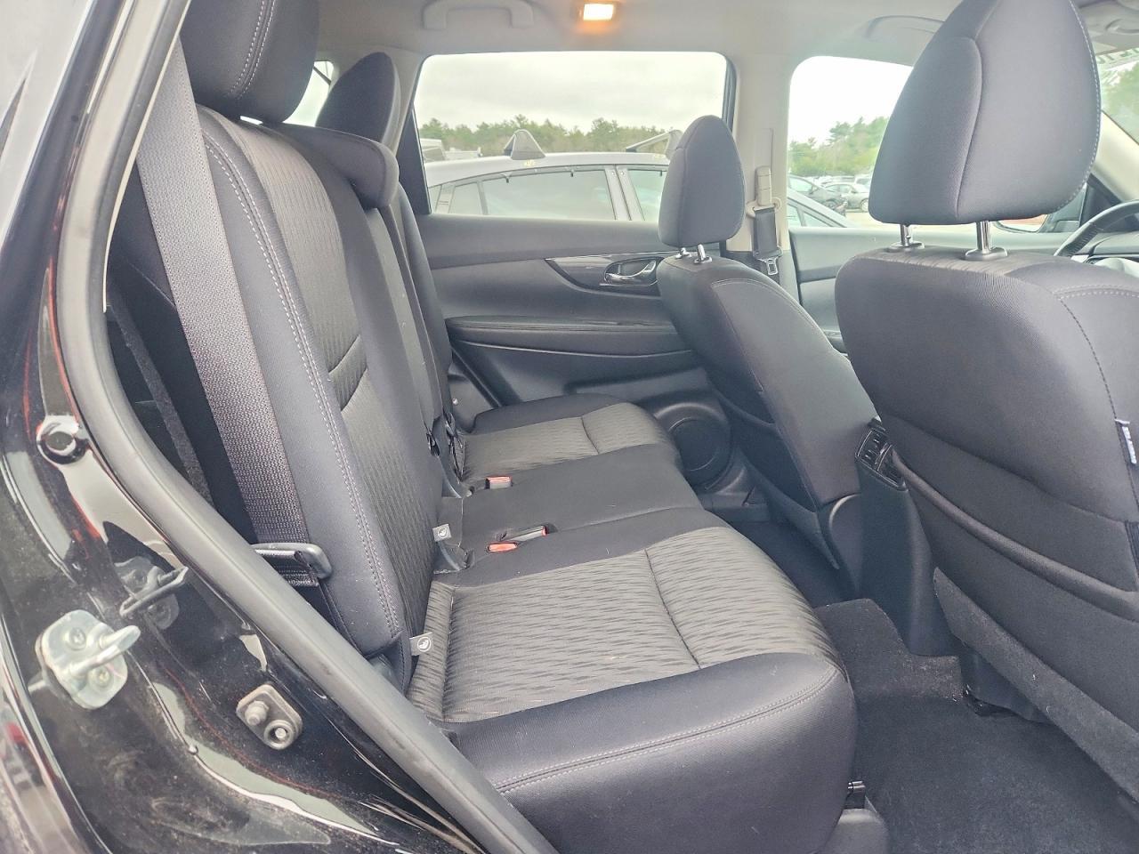2017 Nissan Rogue sv