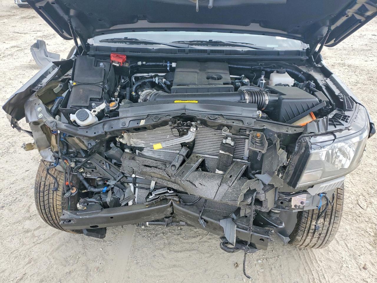 2025 Nissan Frontier SV