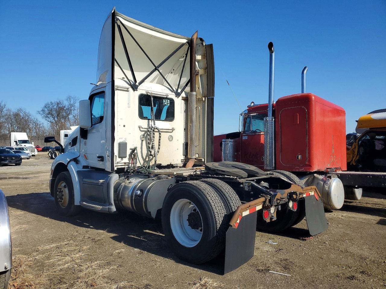 2017 Peterbilt 579 Semi Truck