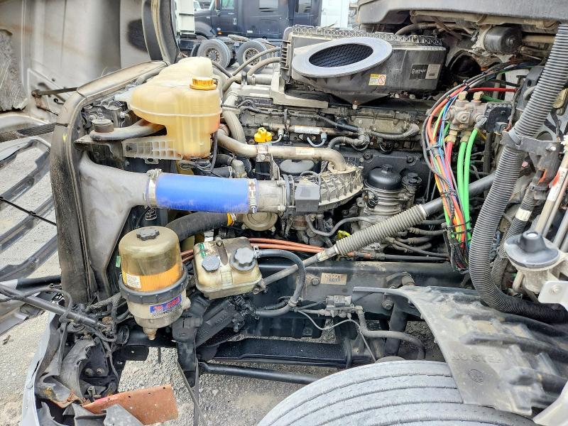 2020 Freigliner 2020 Freightliner Cascadia 126 Semi Truck