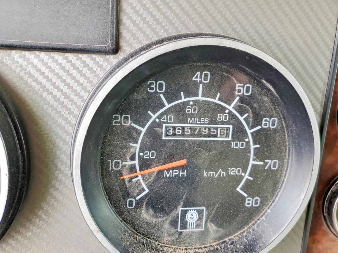 2004 Kenworth T880 Semi Truck