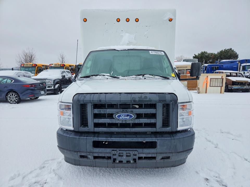 2023 Ford Econoline E450 Super Duty Cutaway Van