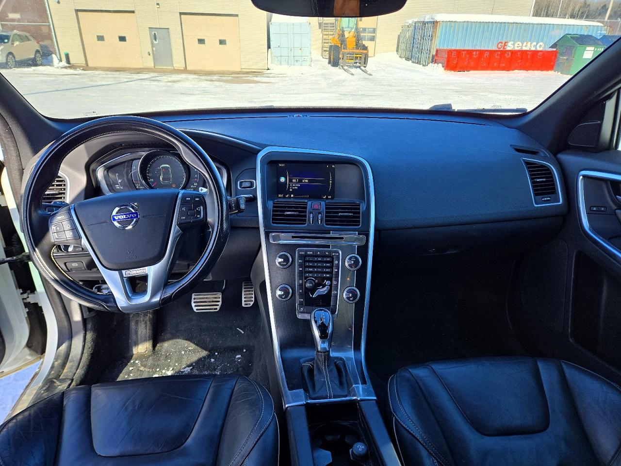 2017 Volvo Xc60 T6 R-design Premier