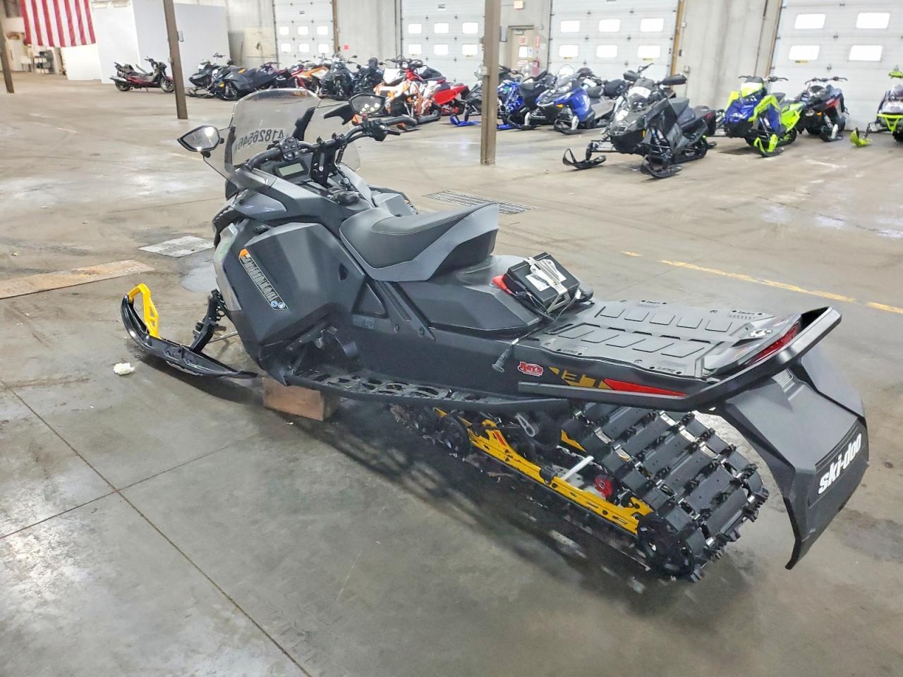 2025 Skidoo Renegade Adrenaline