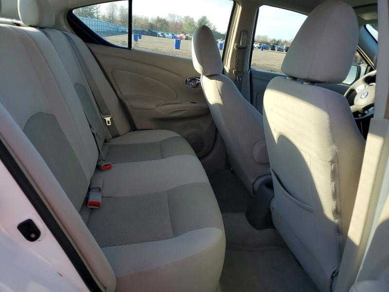 2013 Nissan Versa 1.6 s