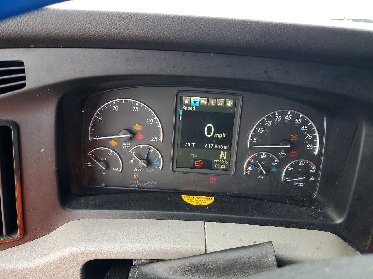 2020 Freigliner 2020 Freightliner Cascadia 126 Semi Truck