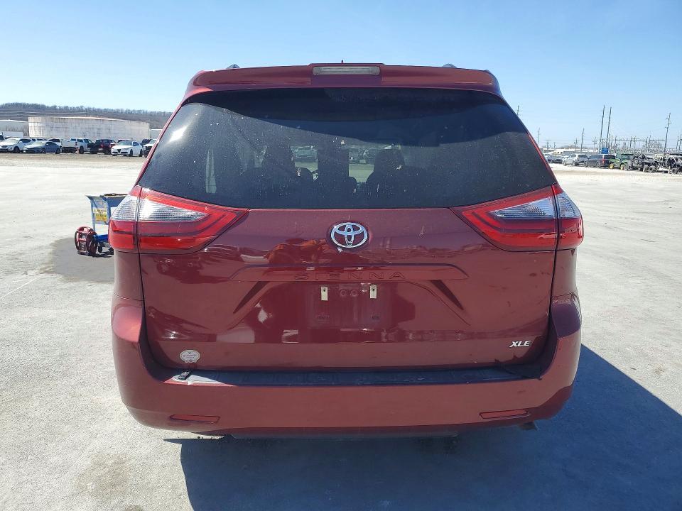 2020 Toyota Sienna xle 8-passenger