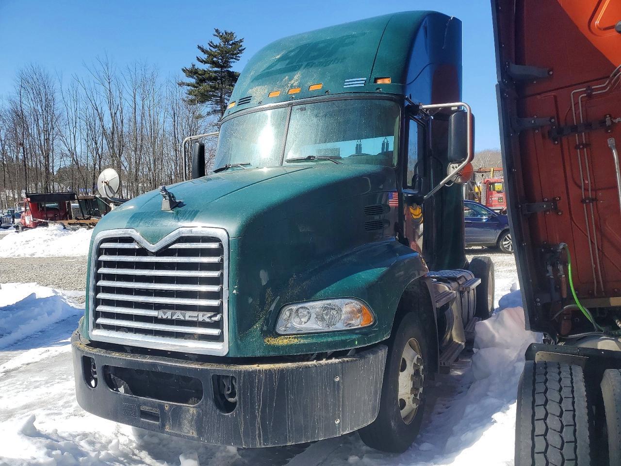 2015 Mack CX612 Semi Truck