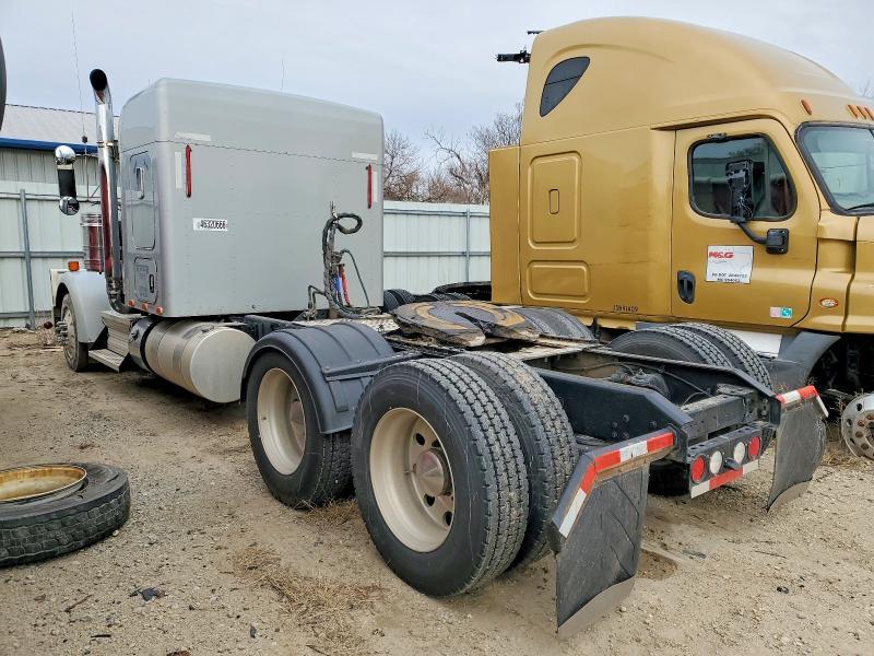 2016 Kenworth W900 Semi Truck