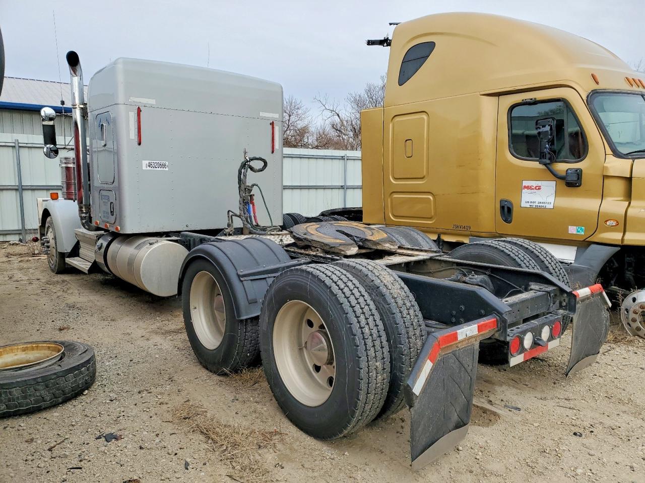 2016 Kenworth W900 Semi Truck