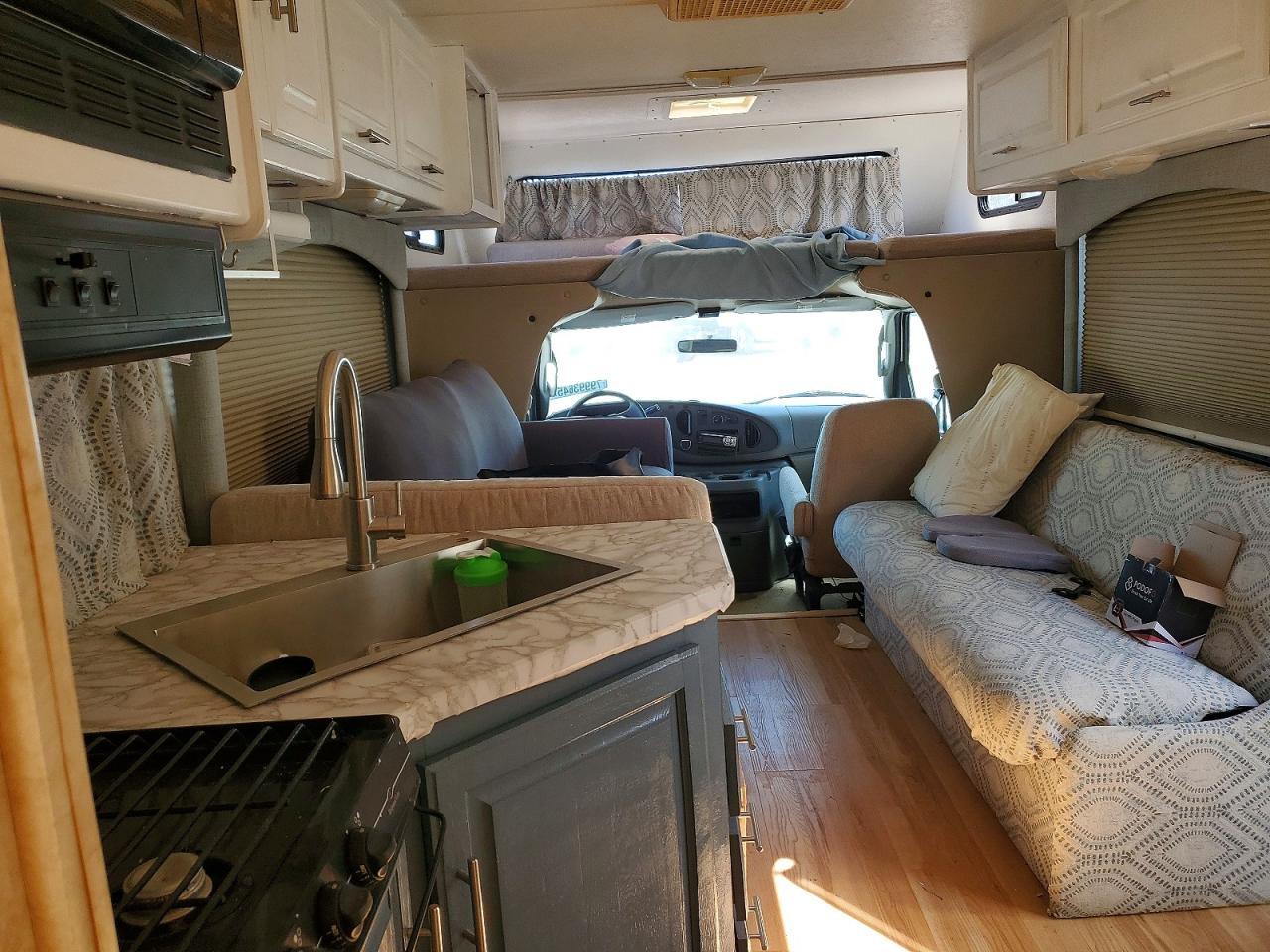 2004 Ford 2004 Thor Chateau Sport 29A