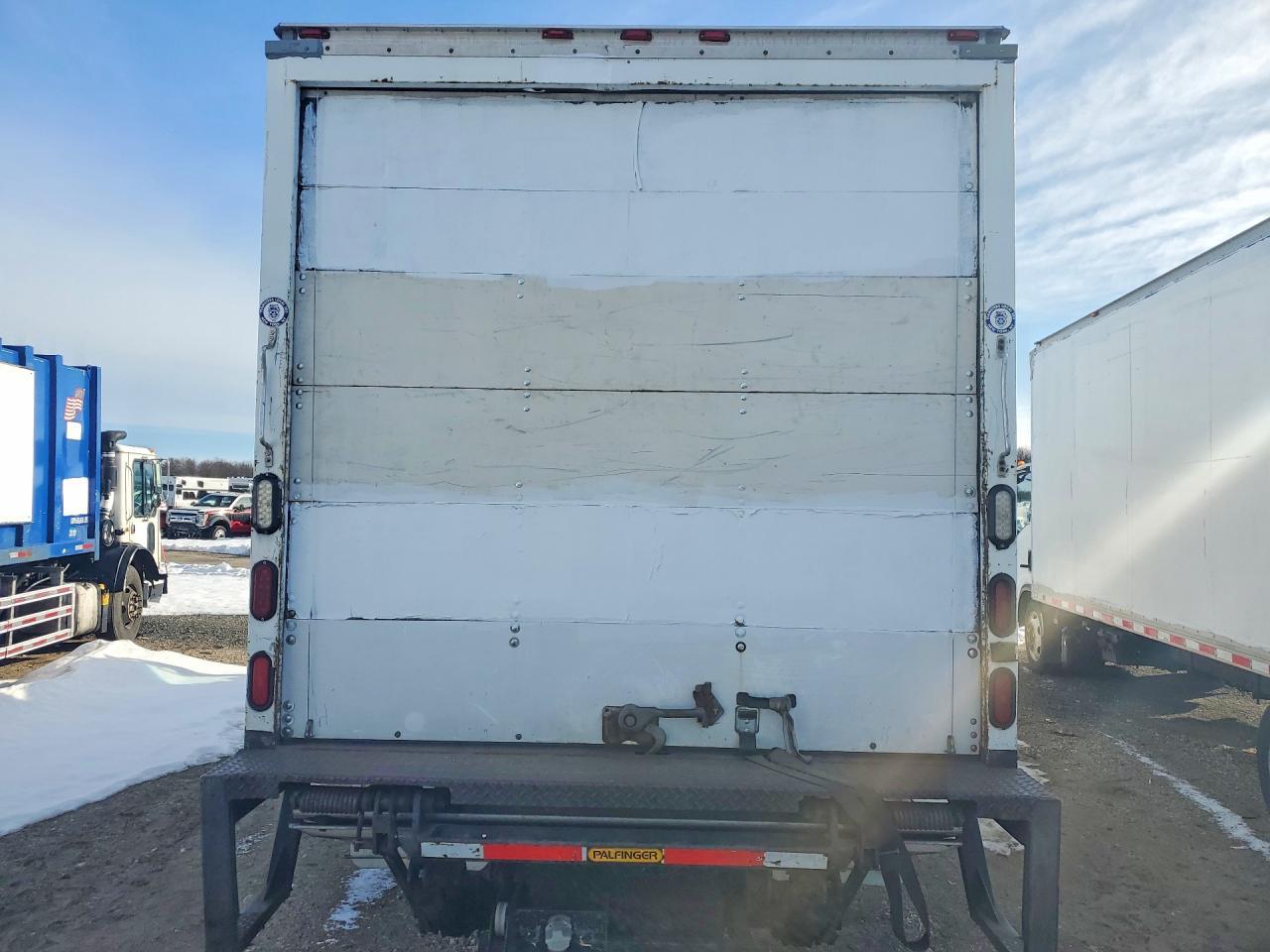 2014 Isuzu NRR BOX Truck
