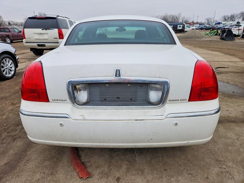 2003 Lincoln Town car Signature