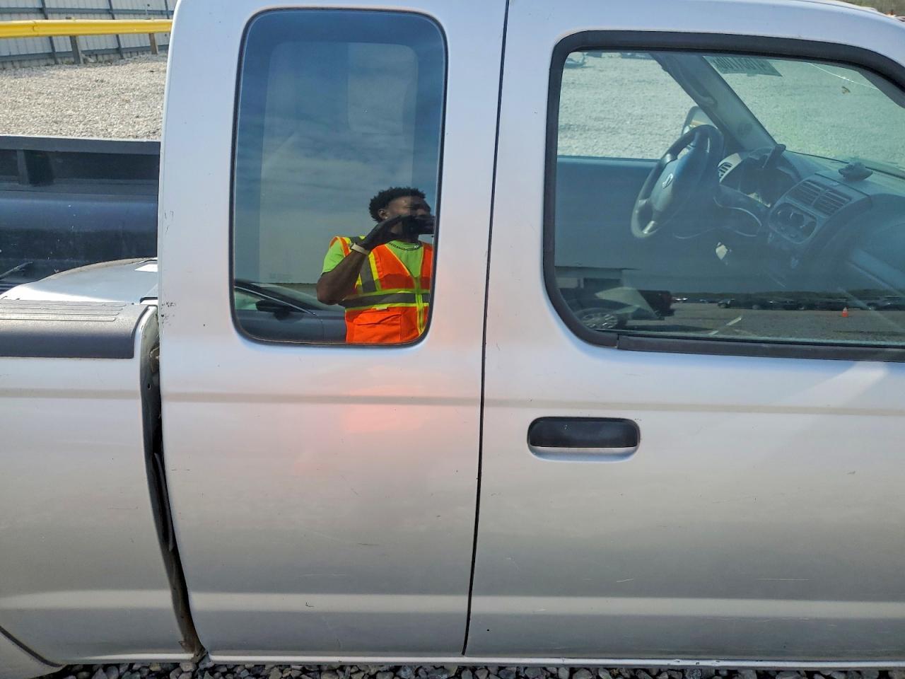 2004 Nissan Frontier Standard