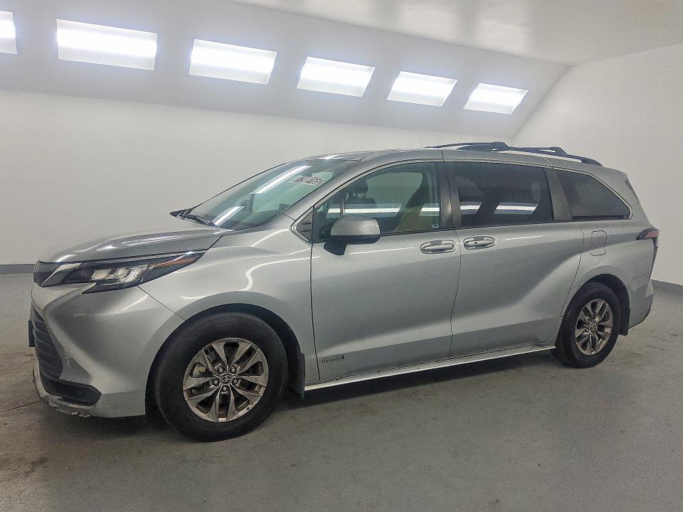 2021 Toyota Sienna le 8-passenger